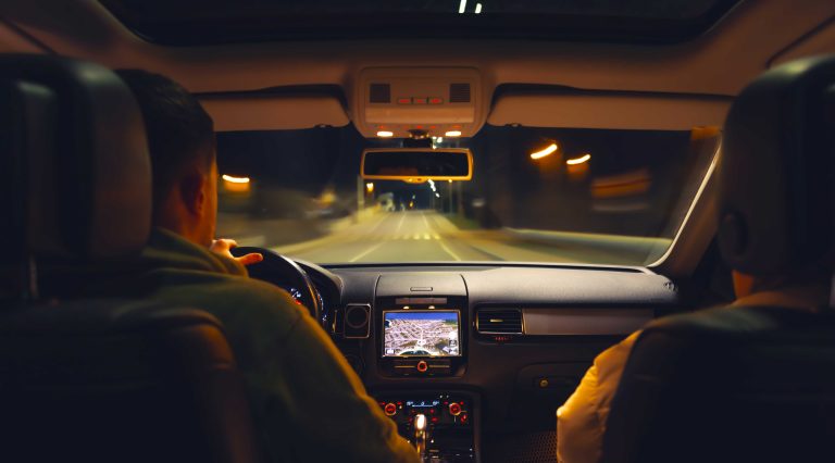 Rekomendasi Solusi Kaca Film Mobil Berkualitas untuk Berkendara di Malam Hari